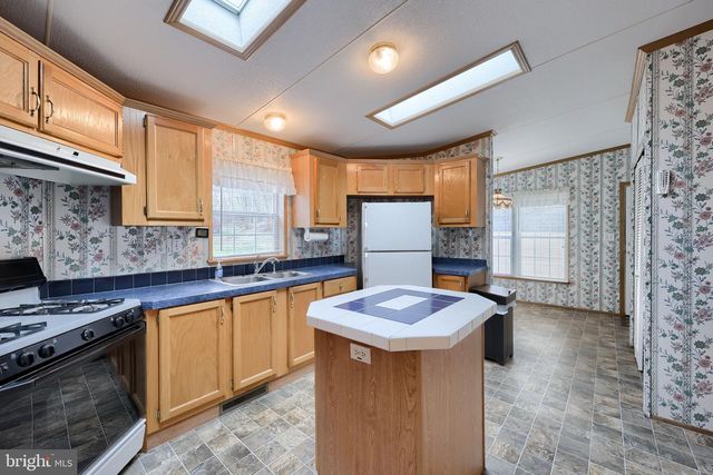 16 BRIAN CT, Stevens, PA 17578