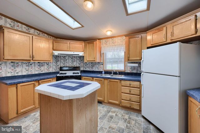 16 BRIAN CT, Stevens, PA 17578