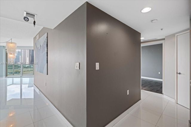 200 Sunny Isle Boulevard 21202, Sunny Isles Beach, FL 33160