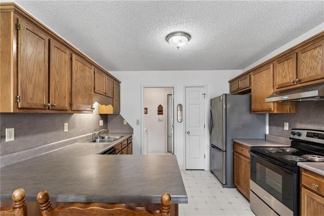 5719 Rolling Meadows Road, Randleman, NC 27317