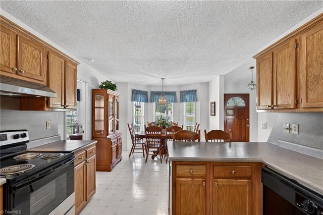 5719 Rolling Meadows Road, Randleman, NC 27317