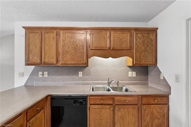 5719 Rolling Meadows Road, Randleman, NC 27317