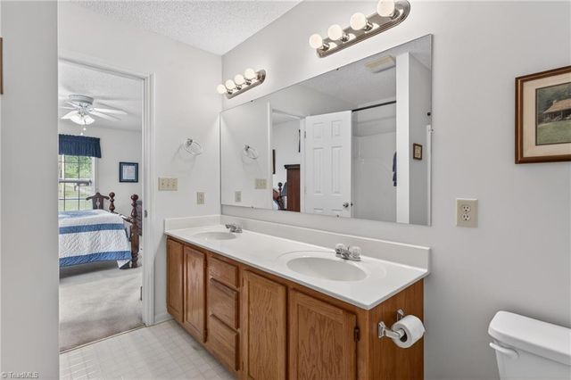 5719 Rolling Meadows Road, Randleman, NC 27317