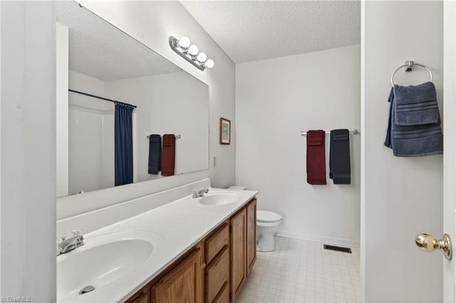 5719 Rolling Meadows Road, Randleman, NC 27317
