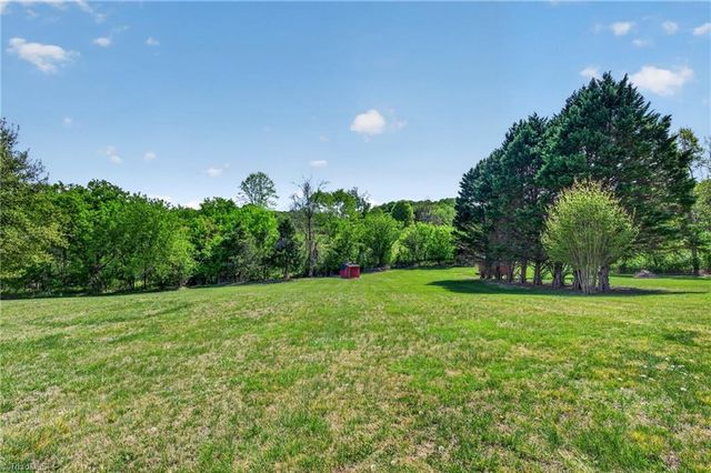 5719 Rolling Meadows Road, Randleman, NC 27317