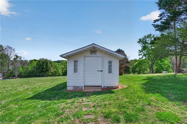 5719 Rolling Meadows Road, Randleman, NC 27317