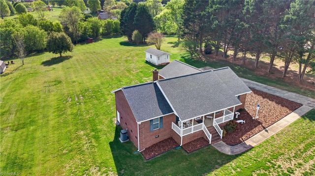 5719 Rolling Meadows Road, Randleman, NC 27317