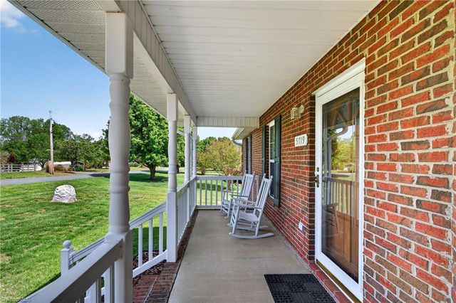 5719 Rolling Meadows Road, Randleman, NC 27317