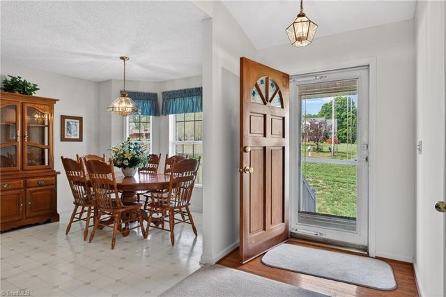 5719 Rolling Meadows Road, Randleman, NC 27317