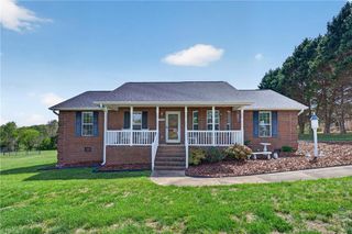 5719 Rolling Meadows Road, Randleman, NC 27317
