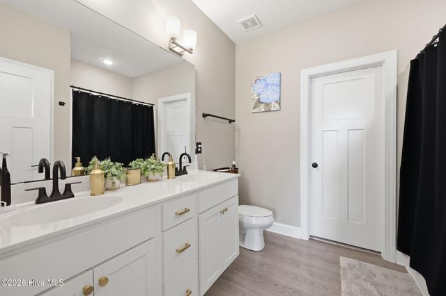 1520 Penncross Drive, Greenville, NC 27834