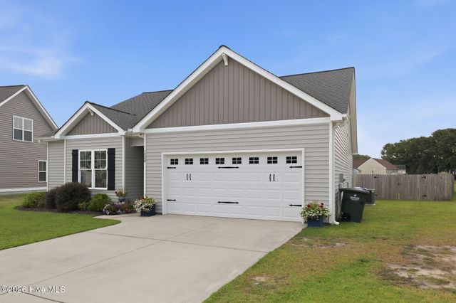 1520 Penncross Drive, Greenville, NC 27834