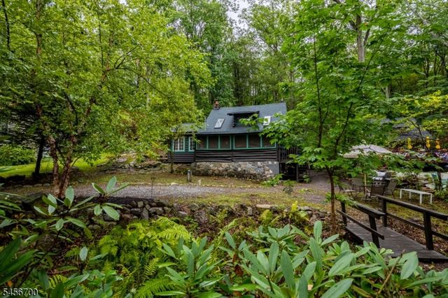 8 Mountainside Dr, Vernon Twp., NJ 07461