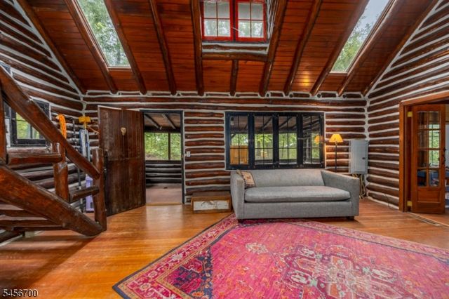 8 Mountainside Dr, Vernon Twp., NJ 07461
