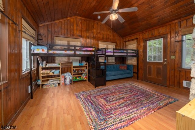 8 Mountainside Dr, Vernon Twp., NJ 07461