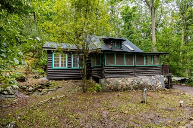 8 Mountainside Dr, Vernon Twp., NJ 07461