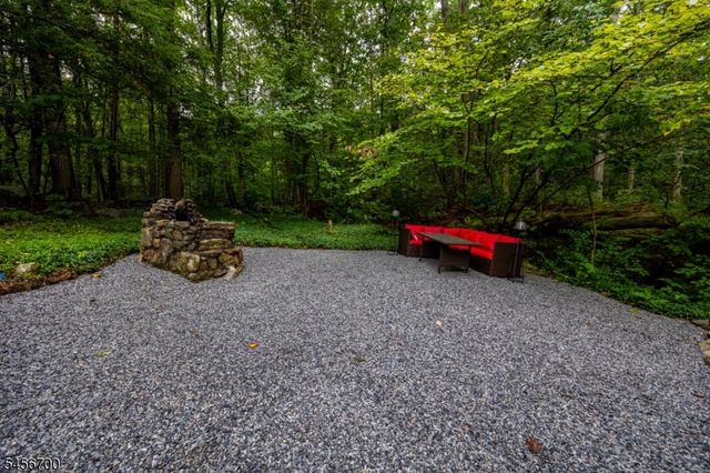8 Mountainside Dr, Vernon Twp., NJ 07461