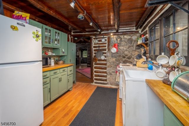 8 Mountainside Dr, Vernon Twp., NJ 07461