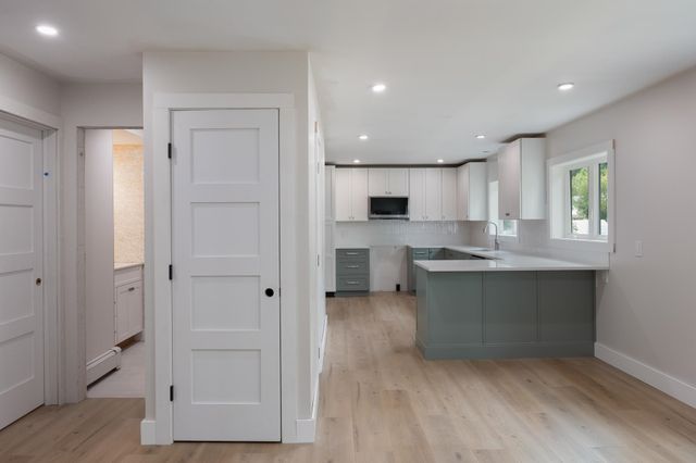 95 Lakewood Parkway, Burlington, VT 05401