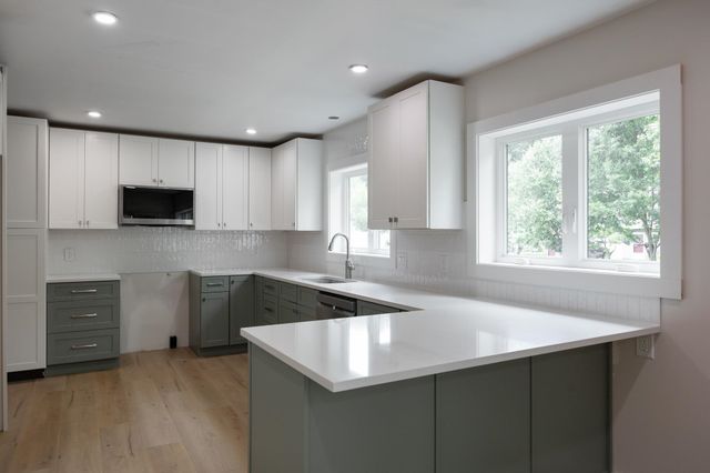 95 Lakewood Parkway, Burlington, VT 05401