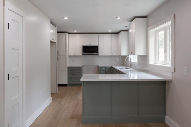 95 Lakewood Parkway, Burlington, VT 05401