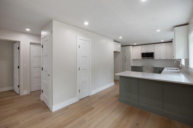 95 Lakewood Parkway, Burlington, VT 05401