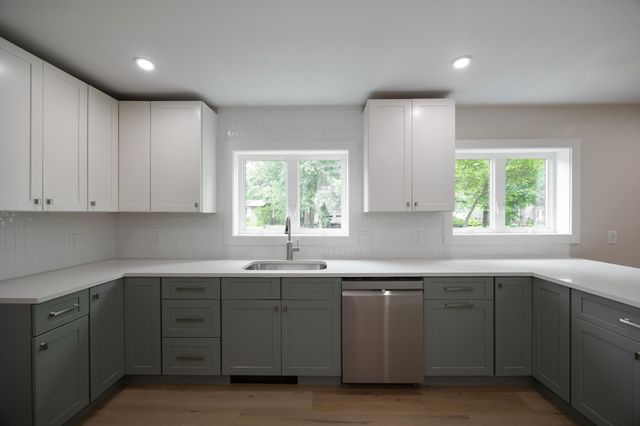 95 Lakewood Parkway, Burlington, VT 05401