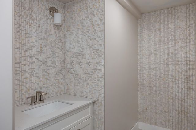 95 Lakewood Parkway, Burlington, VT 05401