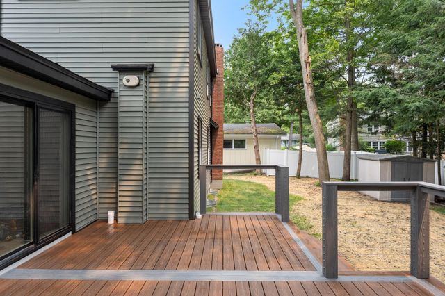 95 Lakewood Parkway, Burlington, VT 05401