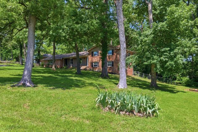 201 Holiday Dr, Madison, TN 37115