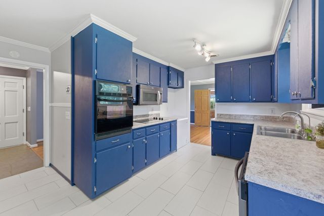 201 Holiday Dr, Madison, TN 37115