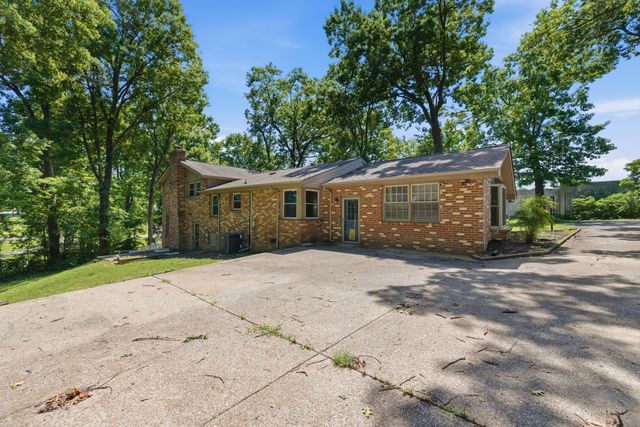 201 Holiday Dr, Madison, TN 37115