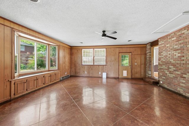 201 Holiday Dr, Madison, TN 37115