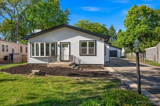 18172 W Twin Lakes Boulevard, Grayslake, IL 60030