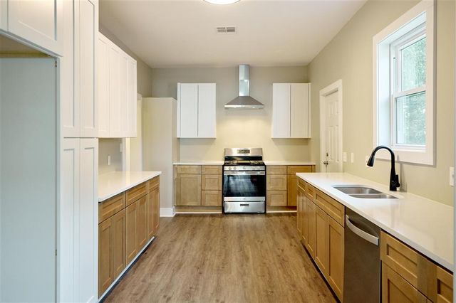 424 Hodges Street, Lake Charles, LA 70601