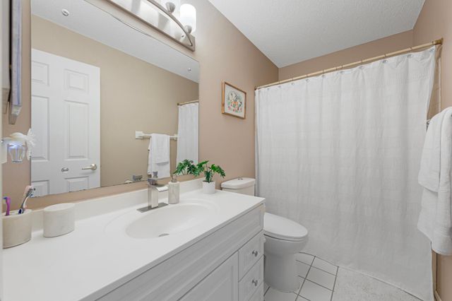 164 River Woods Lane, Burnsville, MN 55337