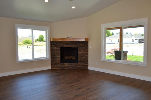 180 SW Rock Gulch Road, Grants Pass, OR 97527