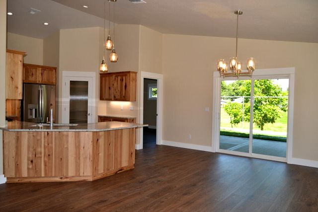 180 SW Rock Gulch Road, Grants Pass, OR 97527