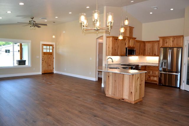 180 SW Rock Gulch Road, Grants Pass, OR 97527