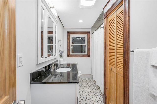 33 West St, Westford, MA 01886