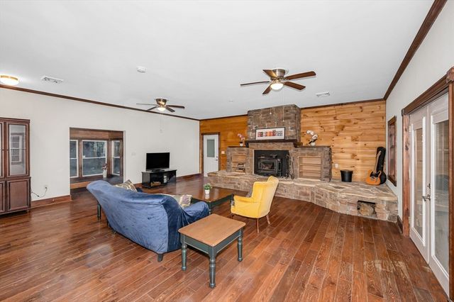 33 West St, Westford, MA 01886