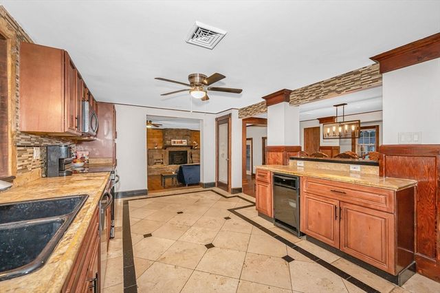 33 West St, Westford, MA 01886