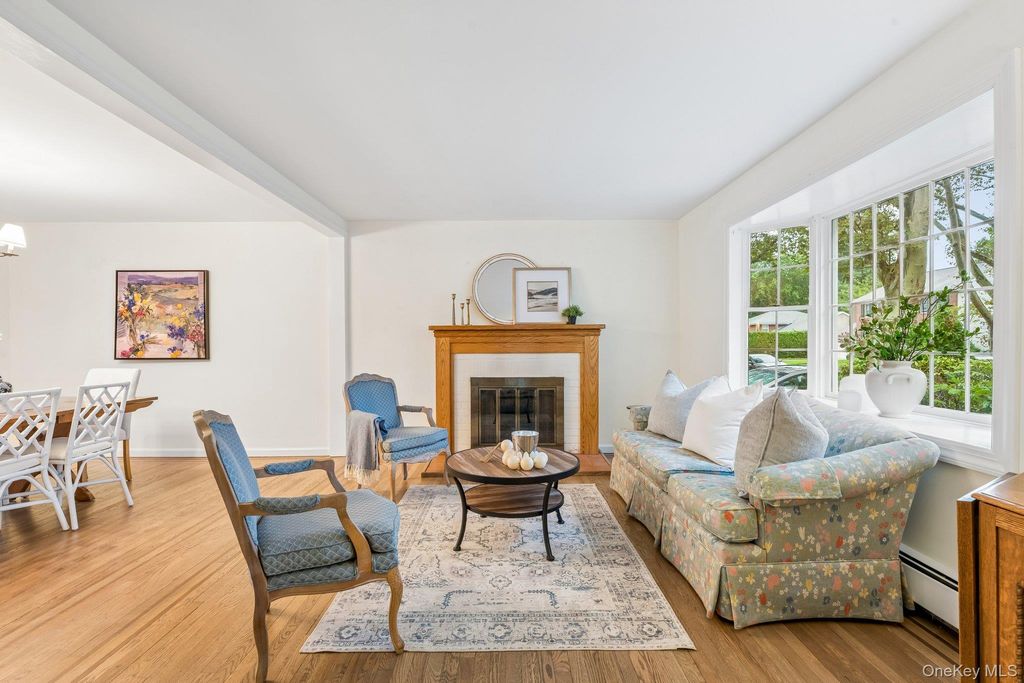 32 Cambridge Avenue, Garden City, NY 11530 — photo 5