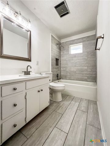 803 W 25th Street, Cameron, TX 76520