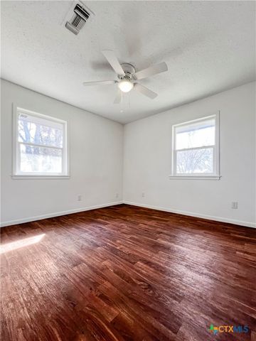 803 W 25th Street, Cameron, TX 76520