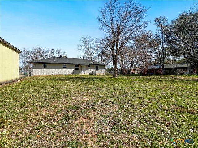 803 W 25th Street, Cameron, TX 76520
