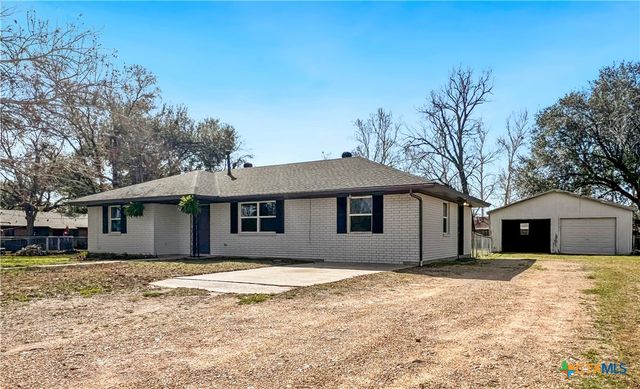 803 W 25th Street, Cameron, TX 76520