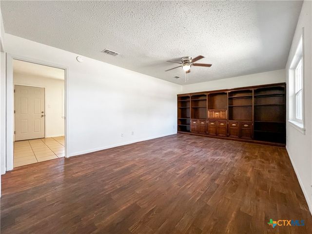 803 W 25th Street, Cameron, TX 76520