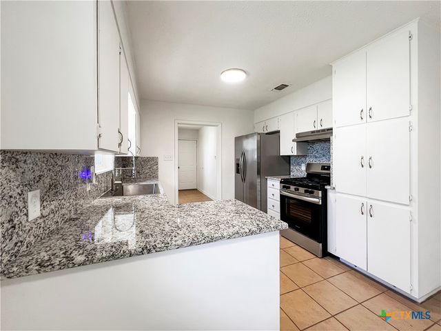 803 W 25th Street, Cameron, TX 76520