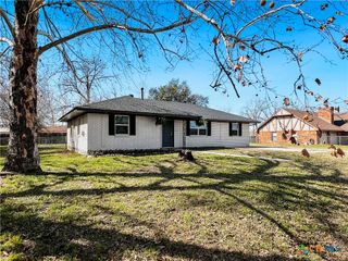 803 W 25th Street, Cameron, TX 76520